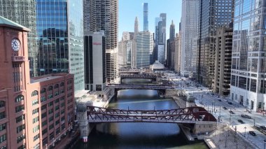Chicago Riverwalk, Chicago, Illinois, ABD. Şehir merkezinde. Metropolis Manzarası. Illinois 'de Chicago Sahil Yolu. Finans Bölgesi. Çarpıcı Şehir Manzarası.