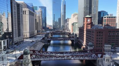 Chicago Riverwalk, Chicago, Illinois, ABD. Highrise Binaları Sahnesi. Metropolitan Şehri. Illinois 'de Chicago Sahil Yolu. Chicago şehir merkezi. Şehir Gökyüzü Görünümü.