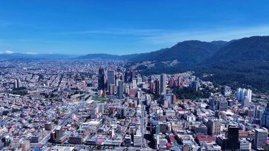 Kolombiya 'nın başkentinde Bogota Skyline. Metropolis Merkez Bölgesi. Çarpıcı şehir manzarası. Ofis binaları. Kolombiya 'nın başkentinde Bogota Skyline. Gökdelenler Sahnesi. Açık hava Skyline.
