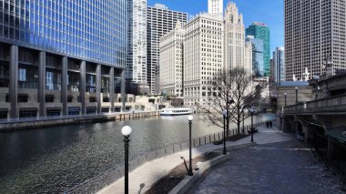 Chicago Riverwalk, Chicago, Illinois, ABD. Şehir merkezinde. Metropolis Manzarası. Illinois 'de Chicago Sahil Yolu. Finans Bölgesi. Çarpıcı Şehir Manzarası.