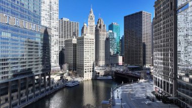 Chicago Riverwalk, Chicago, Illinois, ABD. Highrise Binaları Sahnesi. Metropolitan Şehri. Illinois 'de Chicago Sahil Yolu. Chicago şehir merkezi. Şehir Gökyüzü Görünümü.