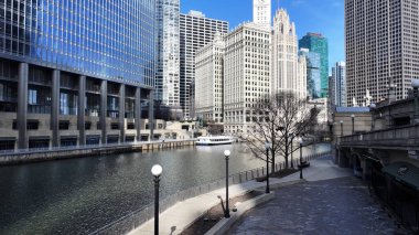 Chicago Riverwalk, Chicago, Illinois, ABD. Highrise Binaları Sahnesi. Metropolitan Şehri. Illinois 'de Chicago Sahil Yolu. Chicago şehir merkezi. Şehir Gökyüzü Görünümü.