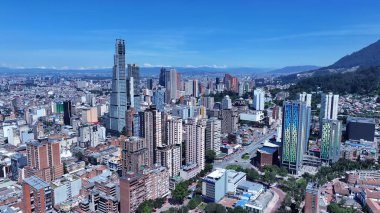 Cundinamarca Kolombiya 'daki Bogota Skyline. Şehir merkezi manzarası. Çarpıcı şehir manzarası. Ofis binaları. Cundinamarca Kolombiya 'daki Bogota Skyline. Gökdelenler Sahnesi. Açık hava Skyline.