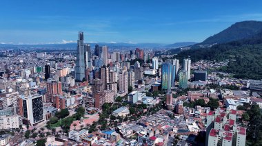 Cundinamarca Kolombiya 'daki Bogota Skyline. Şehir merkezi manzarası. Çarpıcı şehir manzarası. Ofis binaları. Cundinamarca Kolombiya 'daki Bogota Skyline. Gökdelenler Sahnesi. Açık hava Skyline.