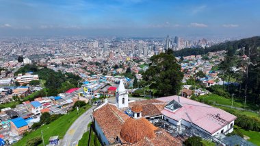 Kolombiya 'nın başkenti Bogota' daki La Pena Kilisesi. La Pena Sığınak Binası. Dini Turizm. Bogota, Kolombiya Bölgesi 'nde. Ortaçağ Kilisesi. Hacc Manzarası.