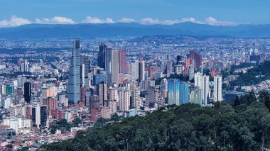 Cundinamarca Kolombiya 'daki Bogota' da Bogota Skyline. Şehir merkezindeki şehir manzarası. Kurumsal Binalar Arkaplanı. Bogota Cundinamarca Kolombiya 'da. High Rise Binaları. İş Bölgesi.