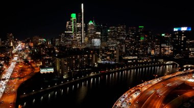 Philadelphia 'da, Philadelphia' da, Amerika Birleşik Devletleri 'nde, Night Skyline. Highrise Binaları Peyzajı. Gece Şehri Sahnesi. Philadelphia, Pennsylvania Birleşik Devletleri. Aydınlatılmış Şehir.