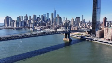 Manhattan Köprüsü New York 'ta. Highrise Binaları Sahnesi. Brooklyn Köprüsü Peyzajı. New York 'taki Manhattan Köprüsü. Otoyol Yolu Arkaplanı.