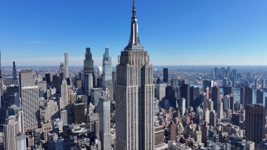 New York 'ta Manhattan' daki Empire State Binası. Şehir merkezinde göz kamaştırıcı. Turizm Tarihi Yer. New York 'taki Empire State Binası. Yükseklik Binaları.