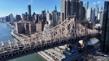 New York Skyline New York 'ta Manhattan' da. Queensboro Köprüsü Sahnesi. Çarpıcı şehir manzarası. New York Skyline, New York Birleşik Devletleri. Yüksek Binalar Manzarası.
