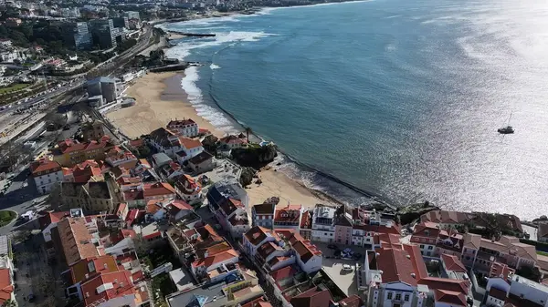 Cascais Skyline Lizbon 'un Cascais bölgesinde. Plaj manzarası. Turizm Tarihi Yer. Şehir manzarası sahnesi. Cascais Skyline Lizbon 'un Cascais bölgesinde..