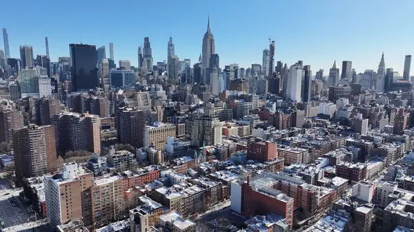 New York 'un merkezinde, New York' ta, Manhattan 'da. Highrise Binaları Sahnesi. Güzel şehir manzarası. New York 'un merkezinde, New York' ta. Kış Manzarası.