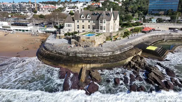 Lizbon Bölgesi, Cascais 'deki Duques De Palmela Sarayı. Plaj manzarası. Turizm Tarihi Yer. Saray Sahnesi. Lizbon Bölgesi Cascais 'deki Duques De Palmela Sarayı.