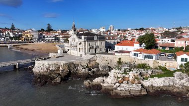 Lizbon Bölgesi, Cascais 'deki Seixas Sarayı. Plaj manzarası. Turizm Tarihi Yer. Şehir manzarası hava manzarası. Lizbon Bölgesi Cascais 'deki Seixas Sarayı.