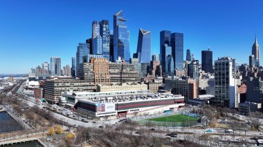 New York Skyline New York 'ta Manhattan' da. Şehir merkezinde göz kamaştırıcı. Turizm Tarihi Yer. New York Skyline, New York Birleşik Devletleri. Yükseklik Binaları.