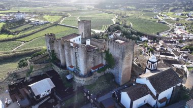 Portekiz 'in Leiria bölgesindeki Obidos Şatosu' nda. Tarihi Köy. Ortaçağ mirası. Göz kamaştırıcı manzara. Portekiz 'in Leiria bölgesindeki Obidos Şatosu' nda. Eski Şehir Manzarası.