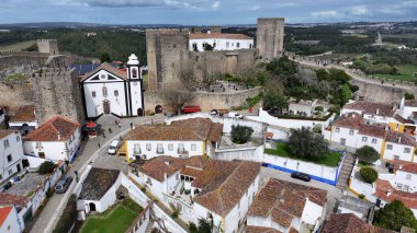 Leiria Portekiz 'deki Obidos Şatosu' nda. Old Town Skyline 'da. Ortaçağ Köyü. Güzel şehir manzarası. Leiria Portekiz 'deki Obidos Şatosu' nda. Kültür Geçmişi.