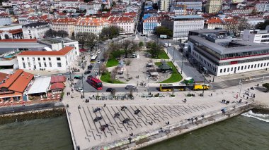 Lizbon, Portekiz 'in Lizbon semtinde Lizbon Skyline. Duque Da Terceira Meydanı. Çarpıcı şehir manzarası. Lizbon Skyline Portekiz 'de. Tarihi Şehir Manzarası. Turizm Tarihi Yer.