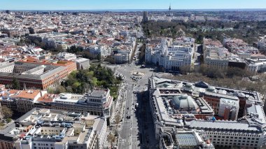 Madrid 'deki Cibeles Sarayı De Madrid İspanya' da. Ortaçağ Binaları Sahnesi. Şehir merkezindeki şehir manzarası. Madrid Comunidad De Madrid İspanya 'da. Kültür Mirası Skyline. Puerta De Alcala Sahnesi.