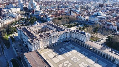 Madrid Kraliyet Sarayı Comunidad De Madrid İspanya. Ortaçağ Şehir Sahnesi. Şehir merkezindeki şehir manzarası. Madrid Comunidad De Madrid İspanya 'da. Kentsel Açık Hava. Avrupa Skyline.
