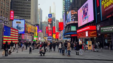 New York 'ta Manhattan' da çarpıcı Times Meydanı. Dünya Dönüm Noktası. Geleceğin Sahnesi. New York 'ta Times Meydanı. Çarpıcı Yükseklik Binaları.