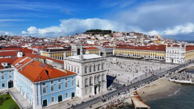 Lizbon 'daki Comercio Meydanı, Portekiz Bölgesi. Augusta Arch Sahnesi. Antik Şehir Manzarası. Portekiz, Lizbon 'da Comercio Meydanı. Tarihi Şehir Manzarası. Turizm Seyahat Manzarası.