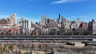Brooklyn Skyline New York 'ta Brooklyn' de. Şehir merkezi sahnesi. Highrise Binaları. New York 'ta Brooklyn Skyline. Çarpıcı Şehir Manzarası.