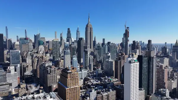 New York 'ta Manhattan' daki Empire State Binası. Şehir merkezinde göz kamaştırıcı. Turizm Tarihi Yer. New York 'taki Empire State Binası. Yükseklik Binaları.