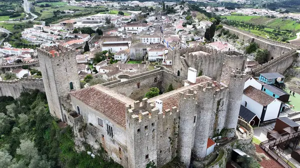 Leiria Portekiz 'deki Obidos Şatosu' nda. Old Town Skyline 'da. Ortaçağ Köyü. Güzel şehir manzarası. Leiria Portekiz 'deki Obidos Şatosu' nda. Kültür Geçmişi.