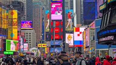 New York 'ta Manhattan' da çarpıcı Times Meydanı. Dünya Dönüm Noktası. Geleceğin Sahnesi. New York 'ta Times Meydanı. Çarpıcı Yükseklik Binaları.