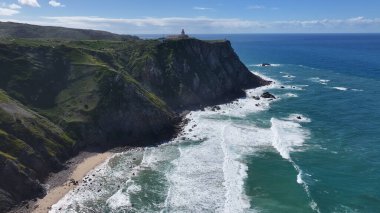 Lizbon 'un Sintra bölgesindeki Roca Burnu. Sahil Skyline. Doğa manzarası. Yaz Gezisi. Lizbon 'un Sintra bölgesindeki Roca Burnu. Tropikal Manzara.