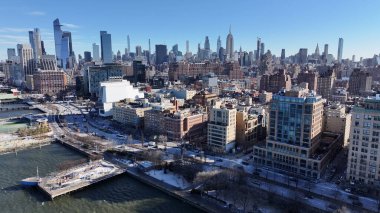 New York Skyline New York 'ta Manhattan' da. Şehir merkezinde göz kamaştırıcı. Turizm Tarihi Yer. New York Skyline, New York Birleşik Devletleri. Yükseklik Binaları.