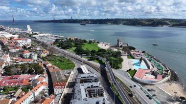 Lizbon 'un Lizbon bölgesindeki Belem Kulesi. Sahil Şatosu. Kale manzarası. Portekiz, Lizbon 'daki Belem Kulesi. Ortaçağ Binası. Turistik bir dönüm noktası. Portekiz Skyline.