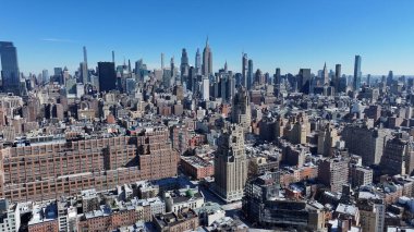 New York Skyline New York 'ta Manhattan' da. Şehir merkezinde göz kamaştırıcı. Turizm Tarihi Yer. New York Skyline, New York Birleşik Devletleri. Yükseklik Binaları.