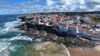 Lizbon 'un Sintra bölgesindeki Macas Plajı. Sahil Skyline. Doğa manzarası. Yaz Gezisi. Lizbon 'un Sintra bölgesindeki Macas Plajı. Tropikal Manzara.