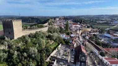 Portekiz 'in Leiria bölgesindeki Obidos Köyü' nde. Tarihi Köy. Ortaçağ mirası. Göz kamaştırıcı manzara. Portekiz 'in Leiria bölgesindeki Obidos Köyü' nde. Eski Şehir Manzarası.