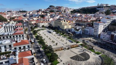 Lizbon, Portekiz 'in Lizbon semtinde Lizbon Skyline. Highrise Binaları Sahnesi. Güzel şehir manzarası. Lizbon Skyline Portekiz 'de. Tarihi Şehir Manzarası. Turizm Tarihi Yer.