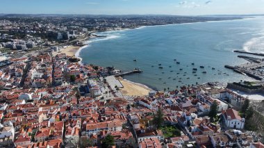 Cascais Skyline Lizbon 'un Cascais bölgesinde. Coastal City. Doğa manzarası. Plaj manzarası. Lizbon 'un Cascais Bölgesindeki Cascais Skyline.