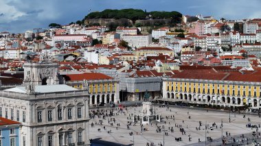 Lizbon, Portekiz 'in Lizbon semtinde Lizbon Skyline. Comercio Meydanı Sahnesi. Augusta Sokağı Şehir Manzarası. Lizbon Skyline Portekiz 'de. Tarihi Şehir Manzarası. Turizm Tarihi Yer.