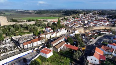 Portekiz 'in Leiria bölgesindeki Obidos' ta Obidos Skyline. Tarihi Köy. Ortaçağ mirası. Göz kamaştırıcı manzara. Portekiz 'in Leiria bölgesindeki Obidos' ta Obidos Skyline. Eski Şehir Manzarası.