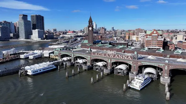 New Jersey, New Jersey 'deki Hoboken Terminali. Şehir merkezinde. Toplu taşıma terminali. New Jersey 'deki Hoboken Terminali. Tren İstasyonu Manzarası.