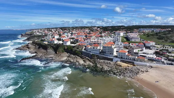 Portekiz 'in Lizbon bölgesindeki Sintra' da Apple Beach. Plaj manzarası. Turizm Tarihi Yer. Şehir manzarası sahnesi. Lizbon 'un Sintra bölgesindeki Apple Plajı.