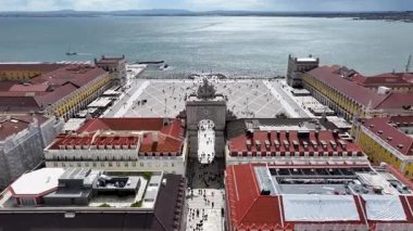 Lizbon, Portekiz 'in Lizbon semtinde Lizbon Skyline. Comercio Meydanı Sahnesi. Augusta Sokağı Şehir Manzarası. Lizbon Skyline Portekiz 'de. Tarihi Şehir Manzarası. Turizm Tarihi Yer.