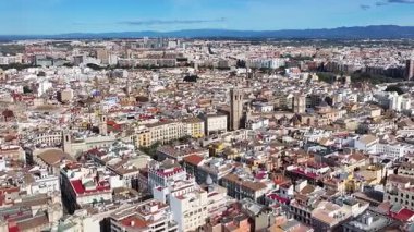 Valencia 'daki Valencia Katedrali Valenciana İspanya. Eski Şehir Manzarası. Şehir merkezinde. Valencia, Valenciana İspanya 'da. Kilise silueti. Güzel Şehir Manzarası.