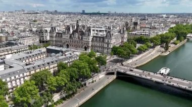 Fransa 'nın Paris şehrinde belediye binası. Güzel Ortaçağ Binası. Şehir merkezindeki şehir manzarası. Fransa 'nın Paris şehrinde belediye binası. Hükümet Binası Skyline. Fransız Başkenti.