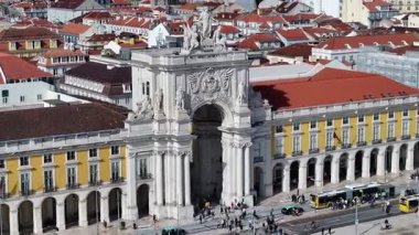 Lizbon, Portekiz 'in Lizbon semtinde Lizbon Skyline. Comercio Meydanı Sahnesi. Augusta Sokağı Şehir Manzarası. Lizbon Skyline Portekiz 'de. Tarihi Şehir Manzarası. Turizm Tarihi Yer.