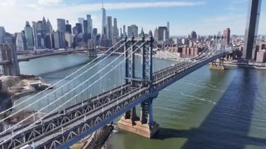 Manhattan Köprüsü New York 'ta. Highrise Binaları Sahnesi. Brooklyn Köprüsü Peyzajı. New York 'taki Manhattan Köprüsü. Otoyol Yolu Arkaplanı.