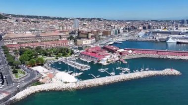 Napoli Skyline Campania İtalya 'da Napoli' de. Coastal City. Seascape Körfezi Suyu. Napoli Skyline Campania İtalya 'da. Göz kamaştırıcı Skyline. Güzel sahil şeridi. Kıyı Manzarası.