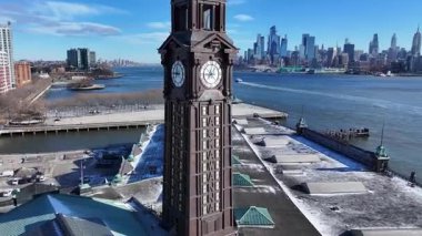 New Jersey, New Jersey 'deki Hoboken Terminali. Şehir merkezinde. Hudson Sahilyolu. New Jersey 'deki Hoboken Terminali. Eğlence Parkı Peyzajı.