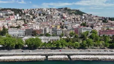 Napoli Skyline Campania İtalya 'da Napoli' de. Şehir manzarası manzarası. Şehir merkezinde. Napoli Skyline Campania İtalya 'da Napoli' de. Kültür Mirası Skyline. Güzel Metropolis. İtalya Manzarası.
